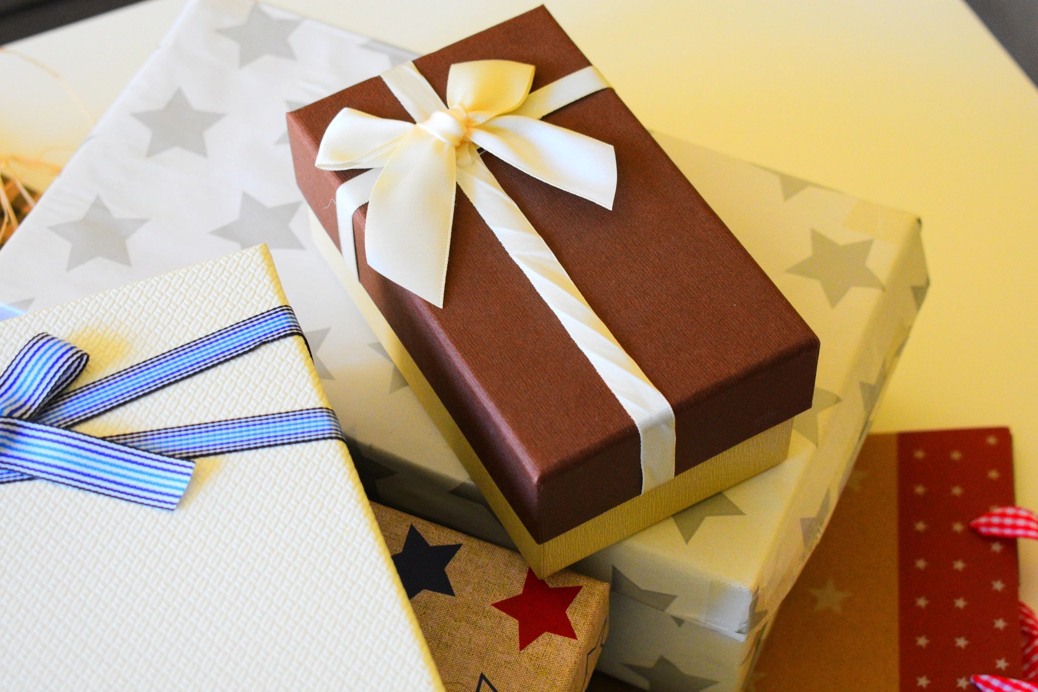 Cajas de regalo preparadas para celebraciones y pedidos personalizados