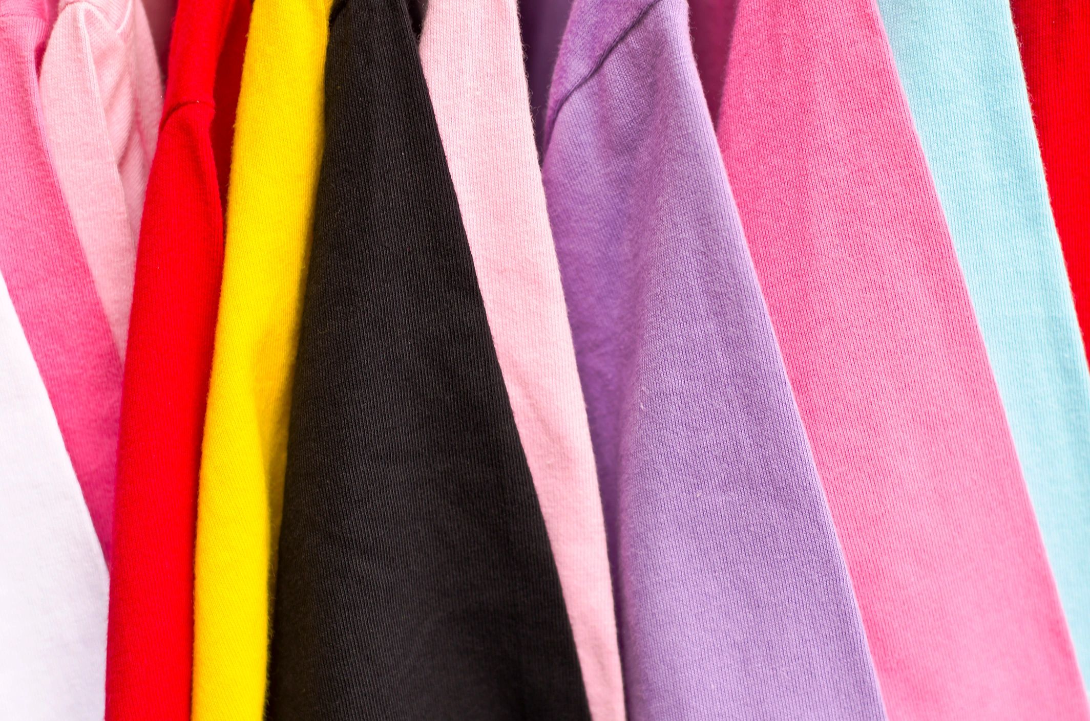 Playera colorida para representar impresión personalizada